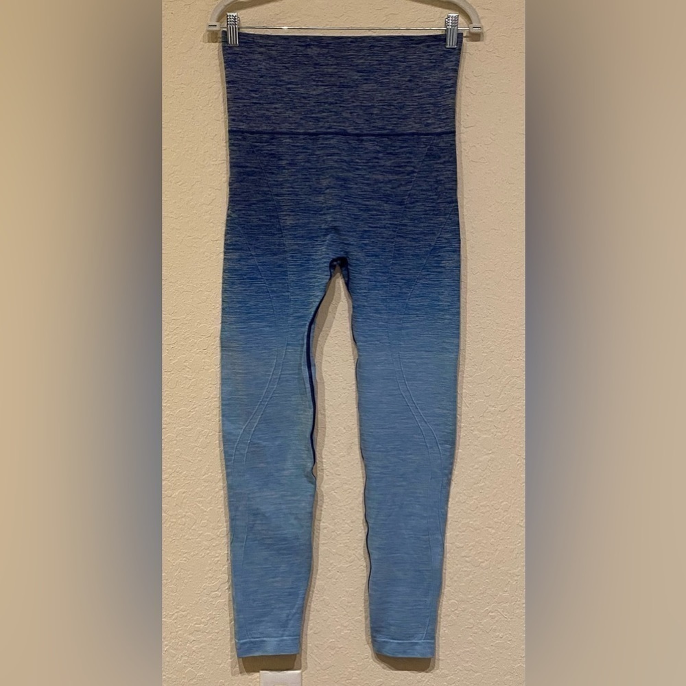 Yelete Women’s High Waisted Blue Ombré Leggings Size L